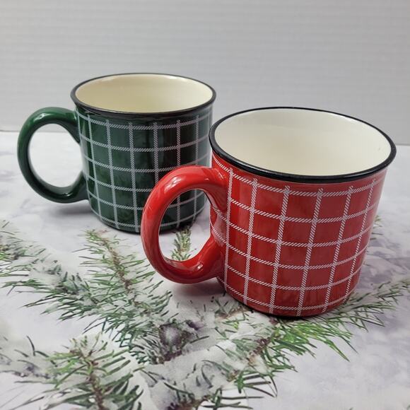 Pair of Hallmark Mugs in Red and Green with White Gridlines - Picture 3 of 8